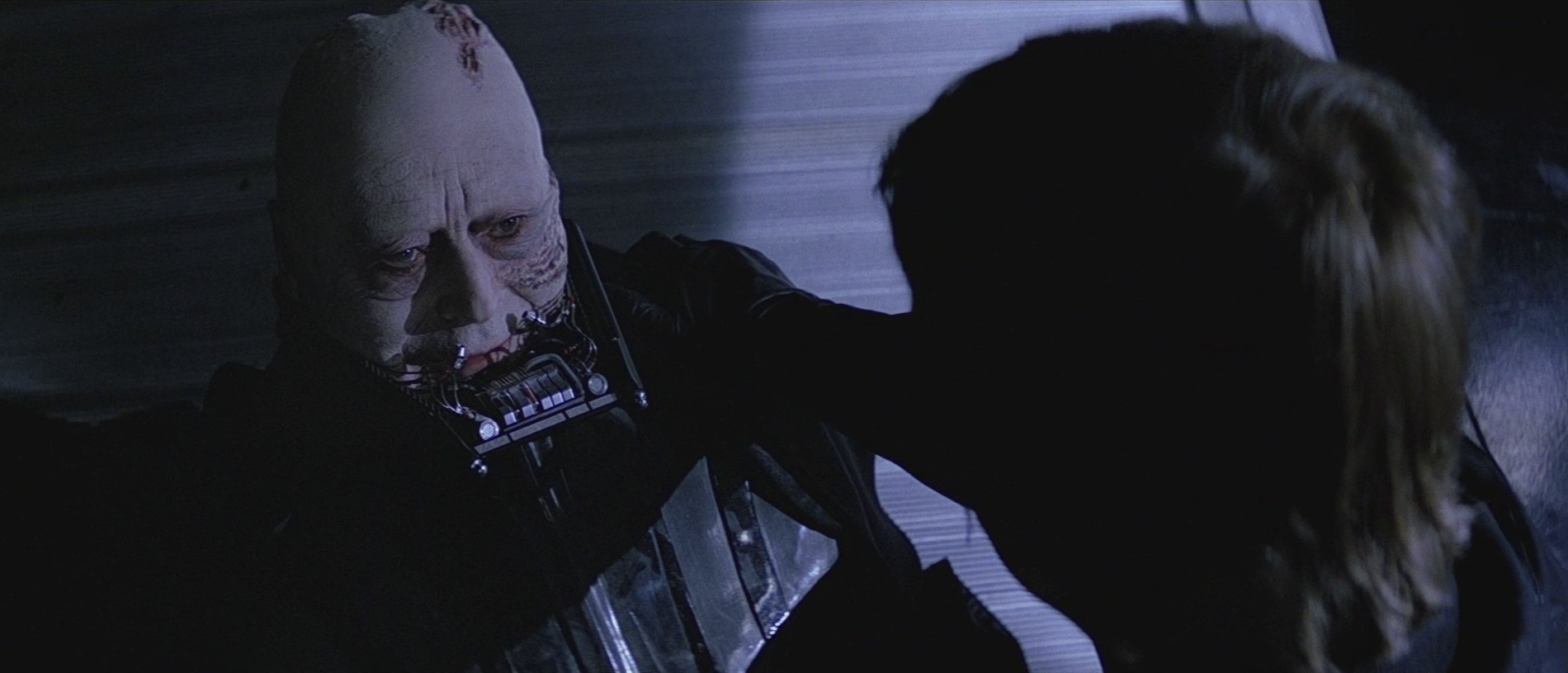 Luke putting arm on his father's shoulder during death scene